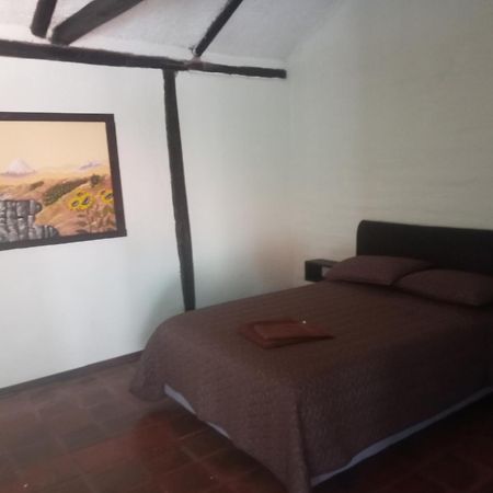 Отель Quinta Los Eucaliptos Кито Экстерьер фото